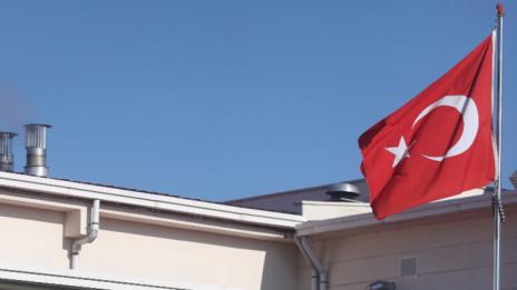 Турската прокуратура иска от 7 до 18 години затвор за 8 турски журналисти