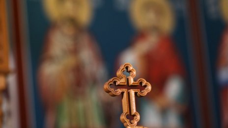 Арестуваха възрастен мъж, откраднал кутия за дарения от параклис във Варна