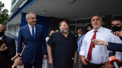 Премиерът Борисов посети детска градина и болница във Варна