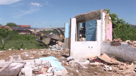В ромския квартал Асеновград събориха 16 незаконни къщи