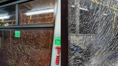 Задържаха непълнолетни, стреляли по градски автобус