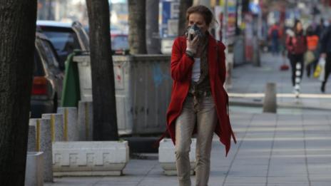 Заразата си върлува, но разхлабваме мерките. Вижте какво отваря врати днес