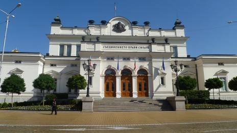 Премахнаха огражденията пред парламента