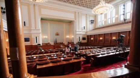 Депутатите 34 дни във ваканция, връщат се при вето
