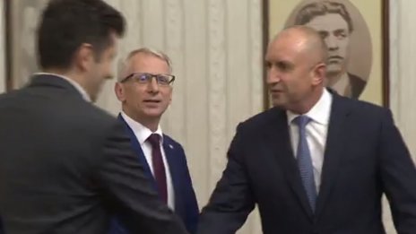 Радев към ПП-ДБ: Можете ли да се ангажирате с реализацията на третия мандат