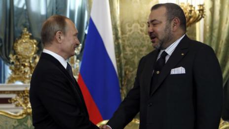 Путин удари рамо на Мароко