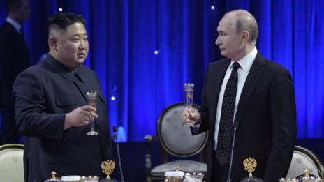 Ким подари на Путин корейски меч, той си го заплати