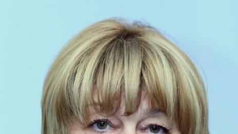 Министър Клисарова: Матурите няма да бъдат провалени