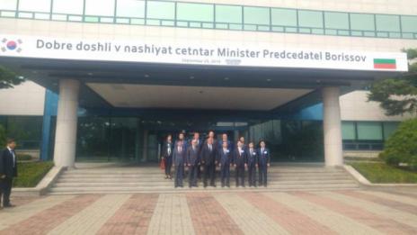 В Хуасонг посрещнаха премиера с "Dobre doshli v nashiyat cetntar!" 