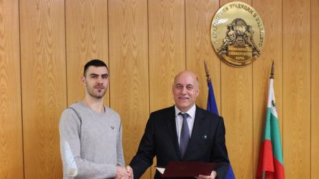 Ректорът на ИУ – Варна, награди баскетболистите