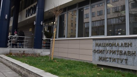 Средната пенсия през 2025 г. ще достигне 975 лв.