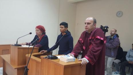 Съдът остави в ареста ученика, ударил с кол учител в Садово