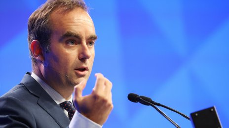 Себастиан Льокорню е новият премиер на Франция, кой е той?