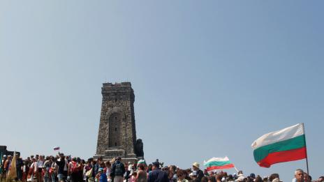 Стотици тръгнаха към връх Шипка рано, рано на 3 март