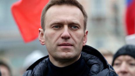 Навални отровен от бутилка с вода в хотелска стая, а не на летището