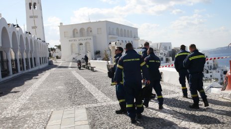 Училищата в Санторини остават затворени до петък