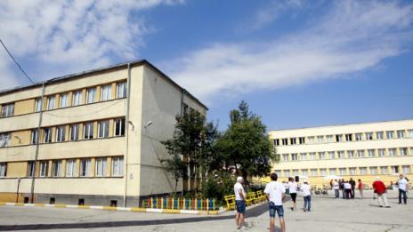 Доброволци ремонтират училище за незрящи деца