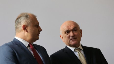 Известни са номерата на машините, които ще бъдат удостоверени преди вота 2 в 1