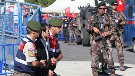 Съд прати доживот в затвора 40 турски военни 