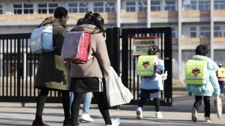 Япония затваря училища, 13 млн. ученици остават у дома  