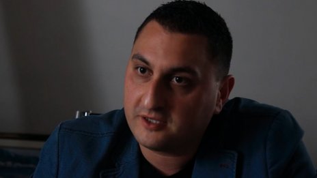 Уволненият заради "Баба Алино" общинар от Варна се скри, за да не бъде уволнен