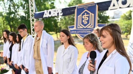 Близо 1500 първокурсници пристъпиха прага на МУ - Варна