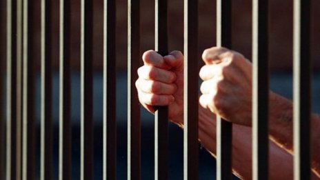 Тикнаха зад решетките девненец, пребил жена си