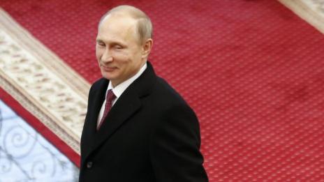 Руската икономика потъва, а Путин се усмихва? 