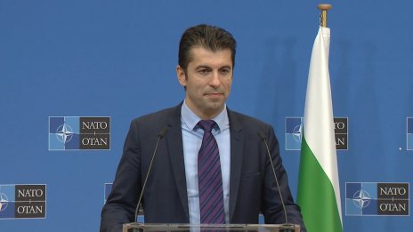 Премиерът Петков: Британски войници ще се включат към бойната група в България