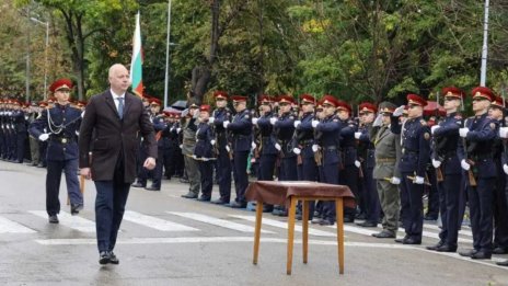  Желязков обеща още пари на военните