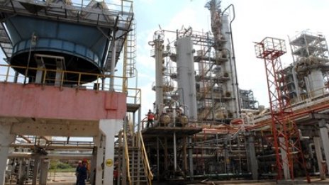 "Нефтохим" взе да плаща данъци и изведнъж... Ще го национализират ли?