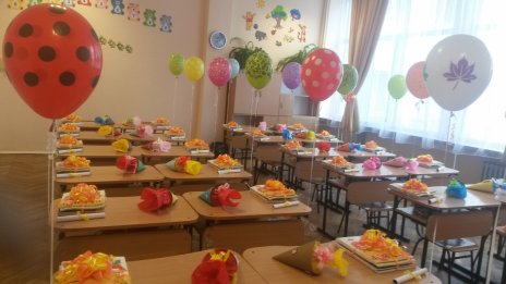 Приказни класни стаи посрещнаха първокласниците в ОУ "Патриарх Евтимий" (СНИМКИ)