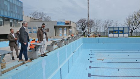 Ремонтът на басейн &bdquo;Юлиян Русев&ldquo; се очаква да завърши през май