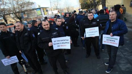 Служителите от затворите излязоха отново на национален протест  