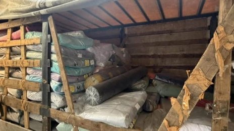 Митничари от Варна спипаха контрабандни обекла, хавлии, завивки и над 4500 м плат от Турция