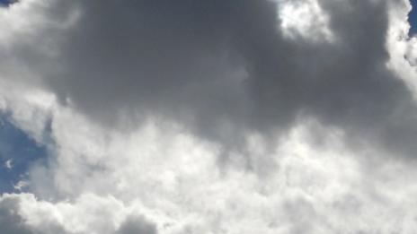 Облачно и дъждовно ще бъде времето в петъчния ден