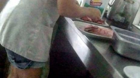 На работа в китния Китен: Развалена храна, ровена от ромки!