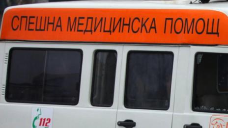 Пиян мотоциклетист се блъсна в паркиран автомобил