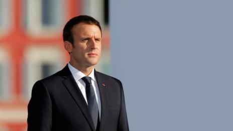Макрон осъди остро насилието на "жълтите жилетки" при протестите им в Париж