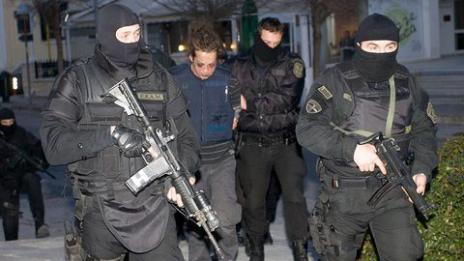 Около Лъвов мост в София ловят мутри в спецакция