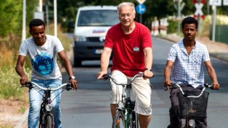 Германски депутат приюти бежанци в дома си