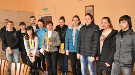 Гребкини наградиха директора на Спортното