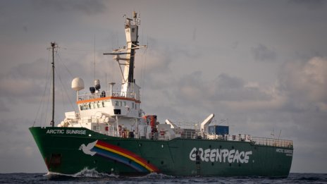 Легендарният кораб на "Грийнпийс" Arctic Sunrise пристига във Варна