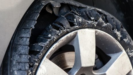 Жега е! На каква температура издържат автомобилните гуми?