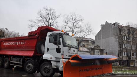 Снегопочистващите камиони във Варна са готови