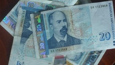 Чанта с 20 лева от момиче задигнал застреляният от полицаи младеж