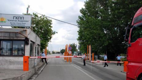Обвинения за 22 митничари, събирали такса "спокойствие"