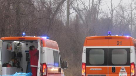 Тежка катастрофа между две коли и камион, има загинал