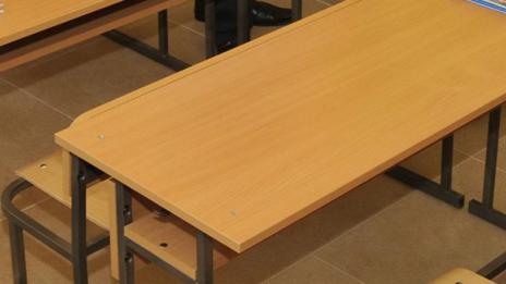 Уволниха учител, посягал сексуално на ученички