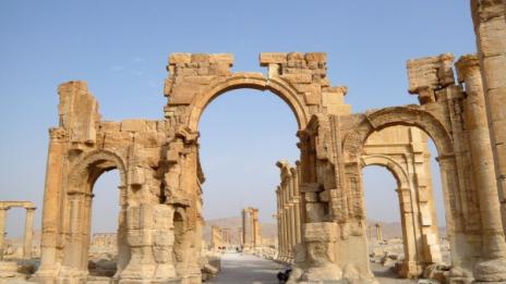 ИД взриви Триумфалната арка в сирийския град Палмира